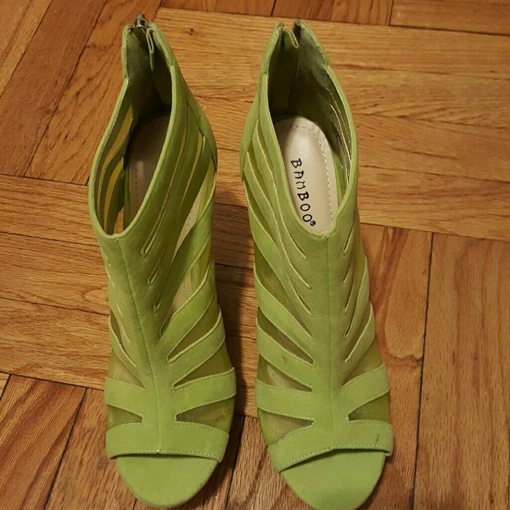 Bamboo green wedge shoes